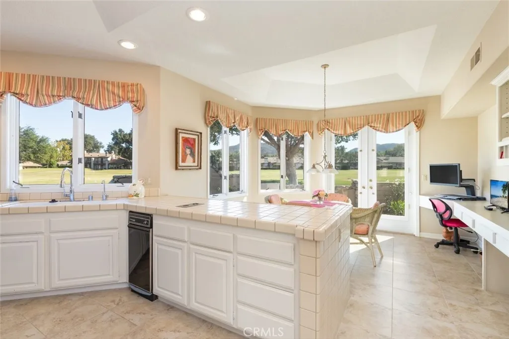 38201 Creekview Cir