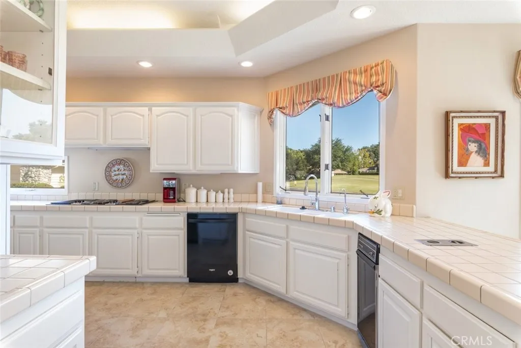 38201 Creekview Cir
