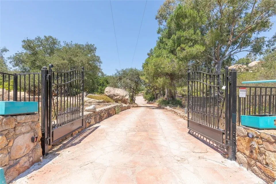 6500 Rainbow Heights Rd