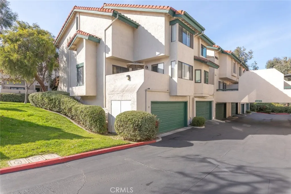 1441 Summit Dr