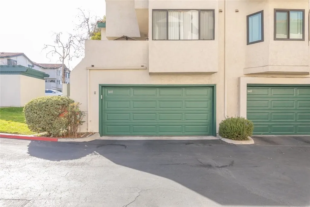 1441 Summit Dr
