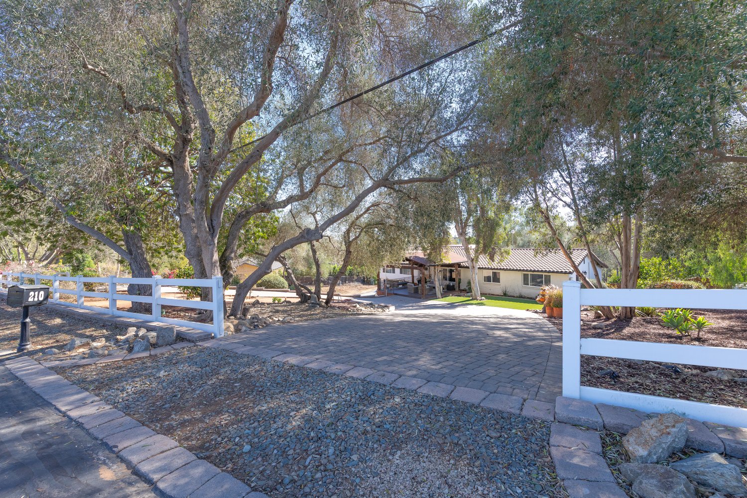 210 Rancho Camino
