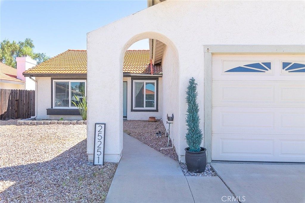 25251 Ridgeplume Dr
