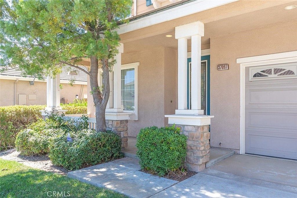 37097 Edgemont Dr