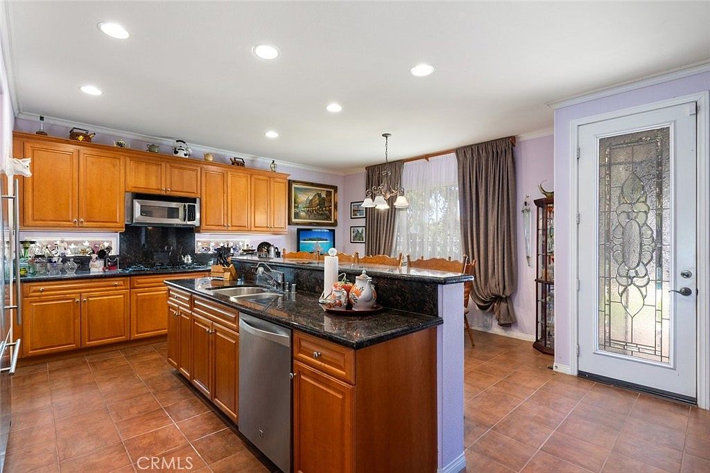37097 Edgemont Dr