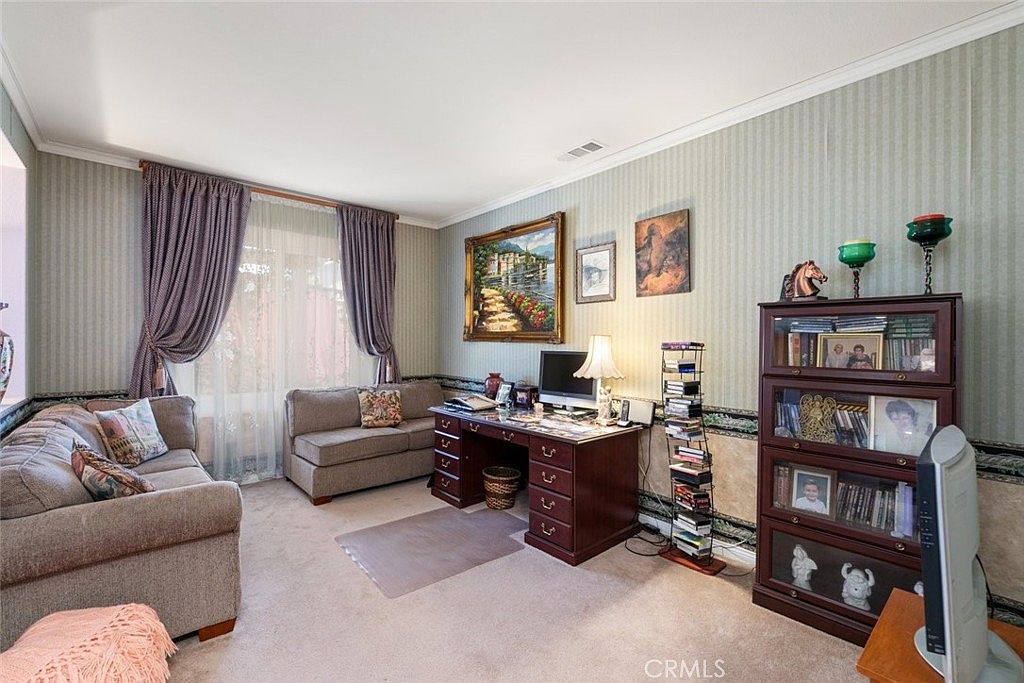 37097 Edgemont Dr